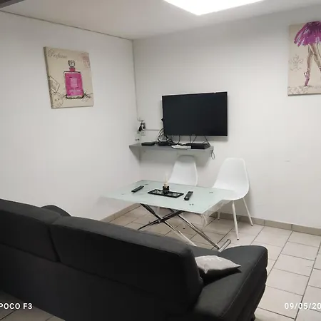 Holiday home Maison Climatisee, Wi-fi, Bureau Gare & Thermes