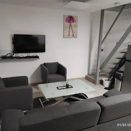 Prázdninový dům Maison Climatisee, Wi-fi, Bureau Gare & Thermes *